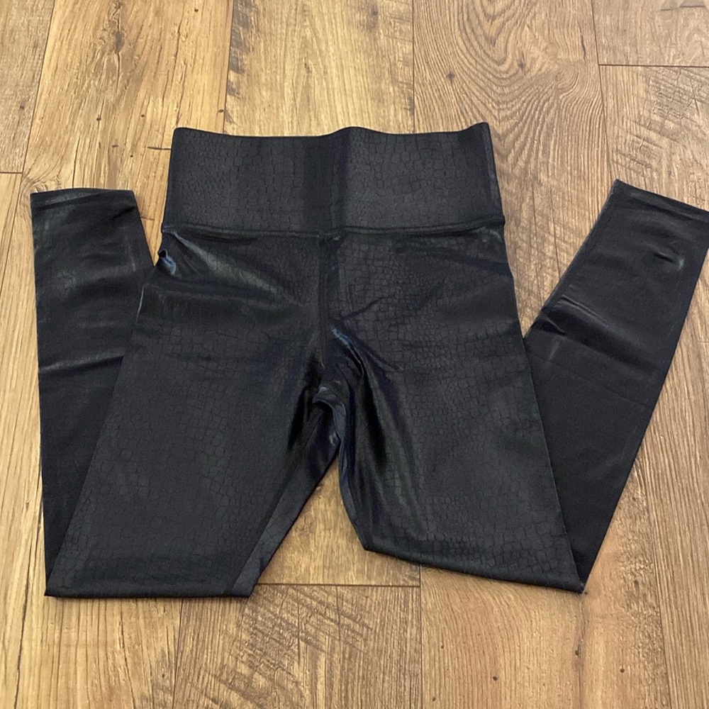 EUC Carbon38 Crocodile Shimmer Leggings, Small